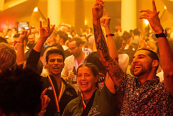 On the dance floor of the inline skating party is celebrated exuberantly